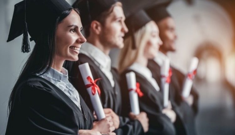 تحصیل در مقطع کارشناسی در آمریکا مزایا