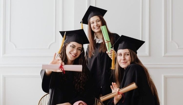 مدارک لازم برای تحصیل در مقطع لیسانس در کانادا