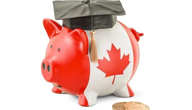 تمکن مالی برای تحصیل در کانادا چقدر است؟