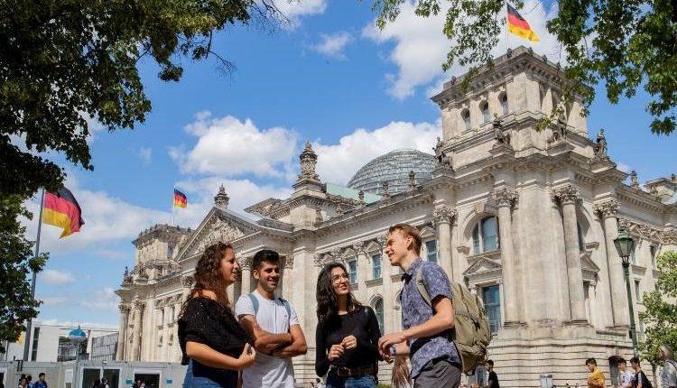 کمک‌هزینه تحصیلی در کالج بارد برلین