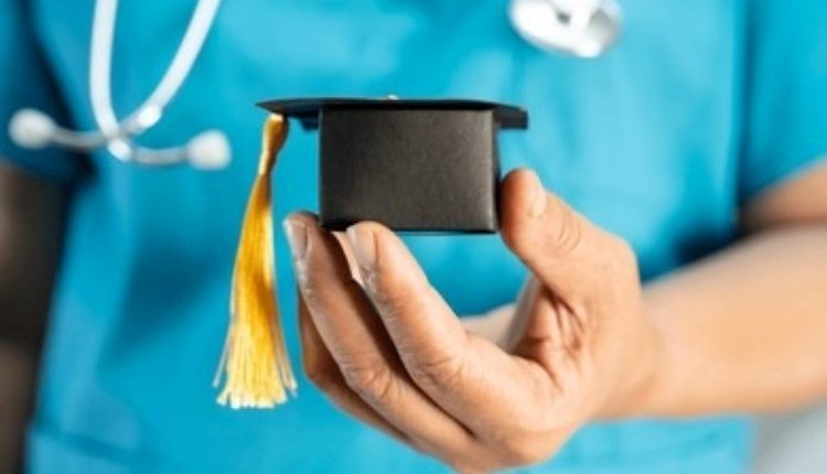 گرایش های ارشد پرستاری در امریکا مدیر